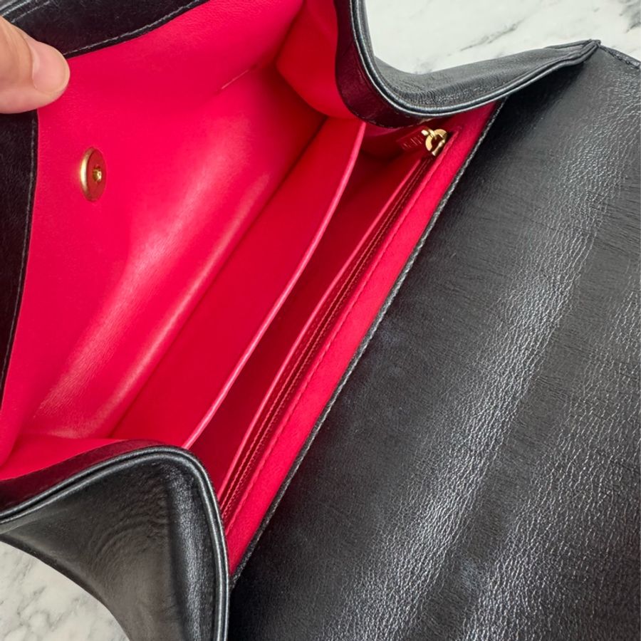 Chanel 黑色鞣質牛皮金屬提把鏈包-8