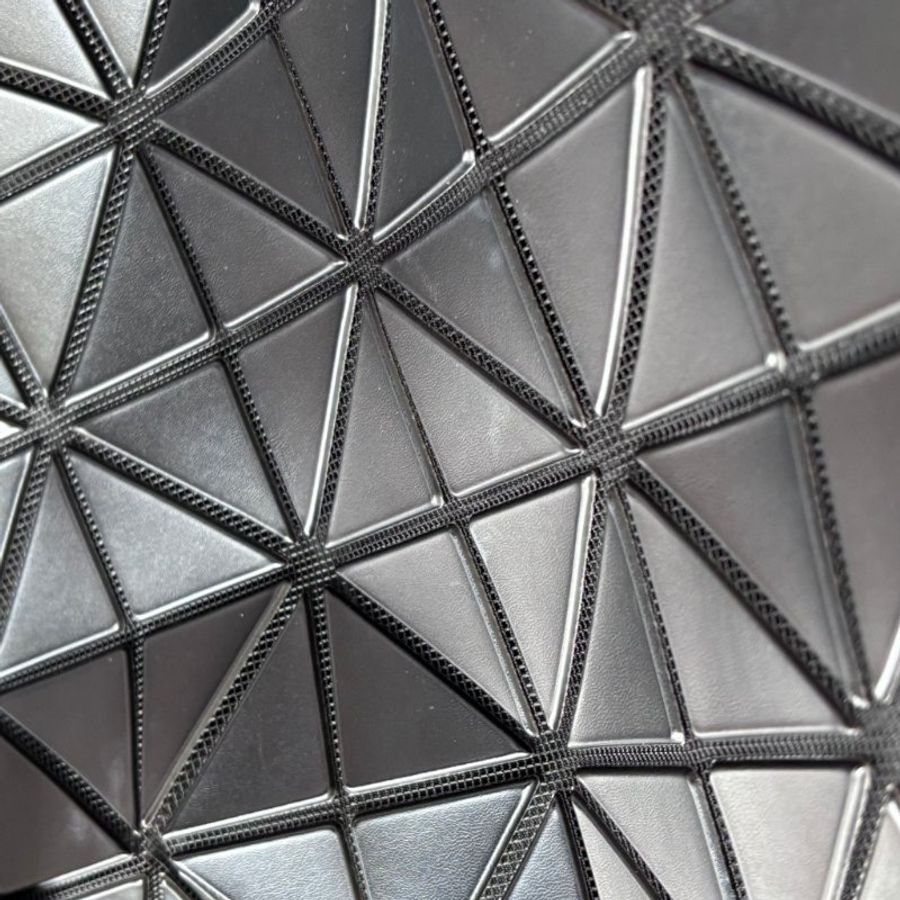 :: BAO BAO ISSEY MIYAKE :: 10x7 Rock 小款霧面黑色拉鍊包 肩背包 購物包 橫式斜背包-12
