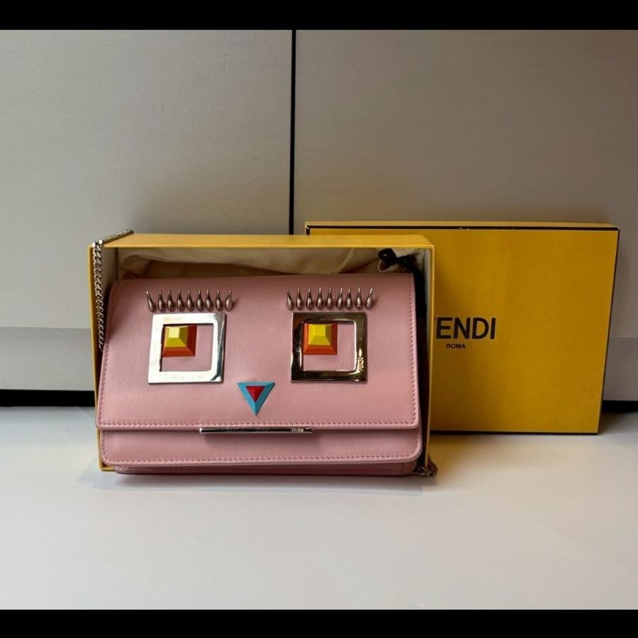 Fendi 銀鍊粉皮小鳥眼睛鍊帶小包 WOC-0