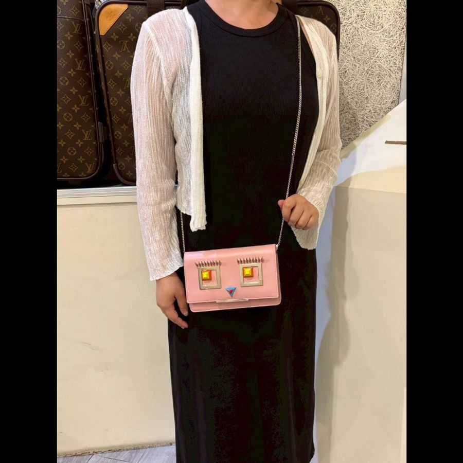 Fendi 銀鍊粉皮小鳥眼睛鍊帶小包 WOC-5
