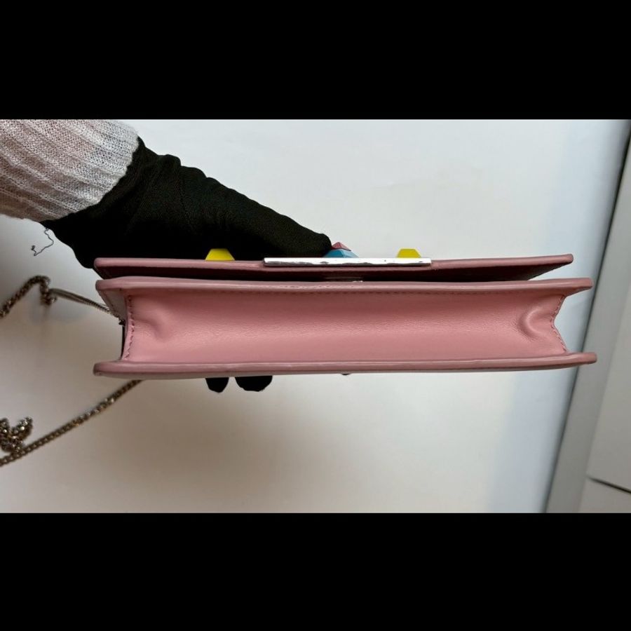 Fendi 銀鍊粉皮小鳥眼睛鍊帶小包 WOC-7