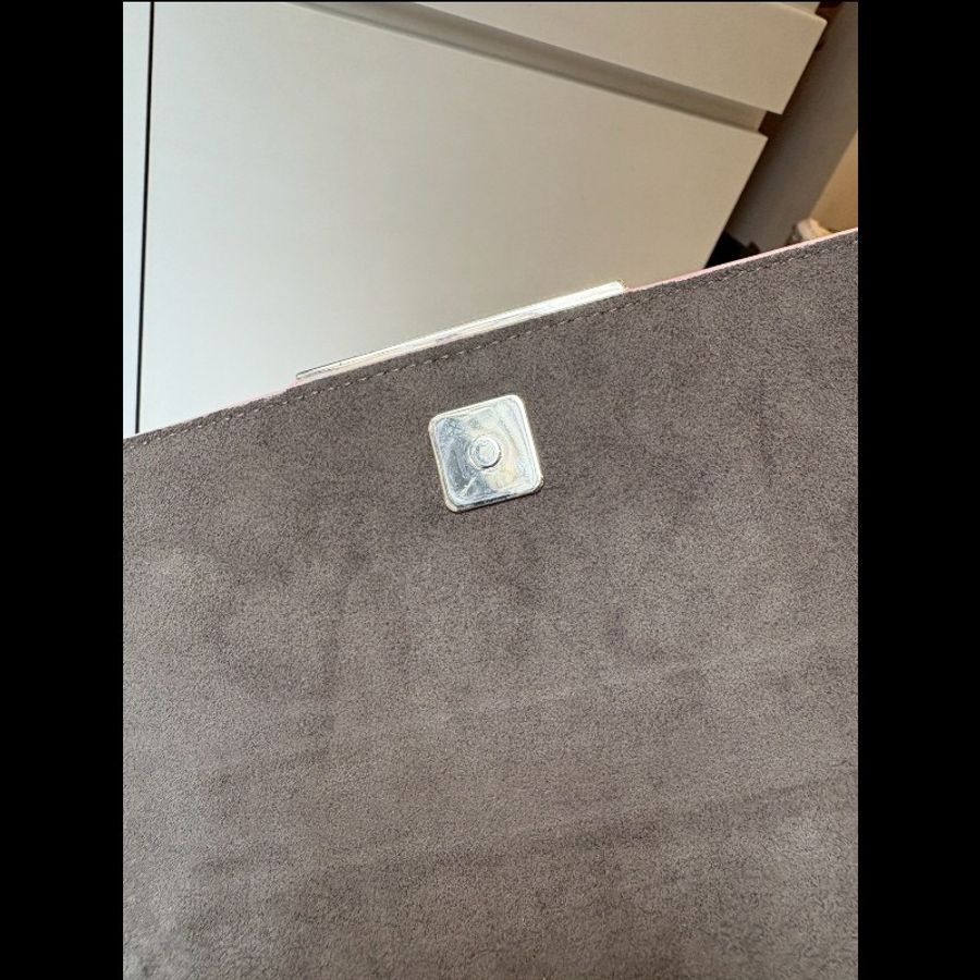Fendi 銀鍊粉皮小鳥眼睛鍊帶小包 WOC-18