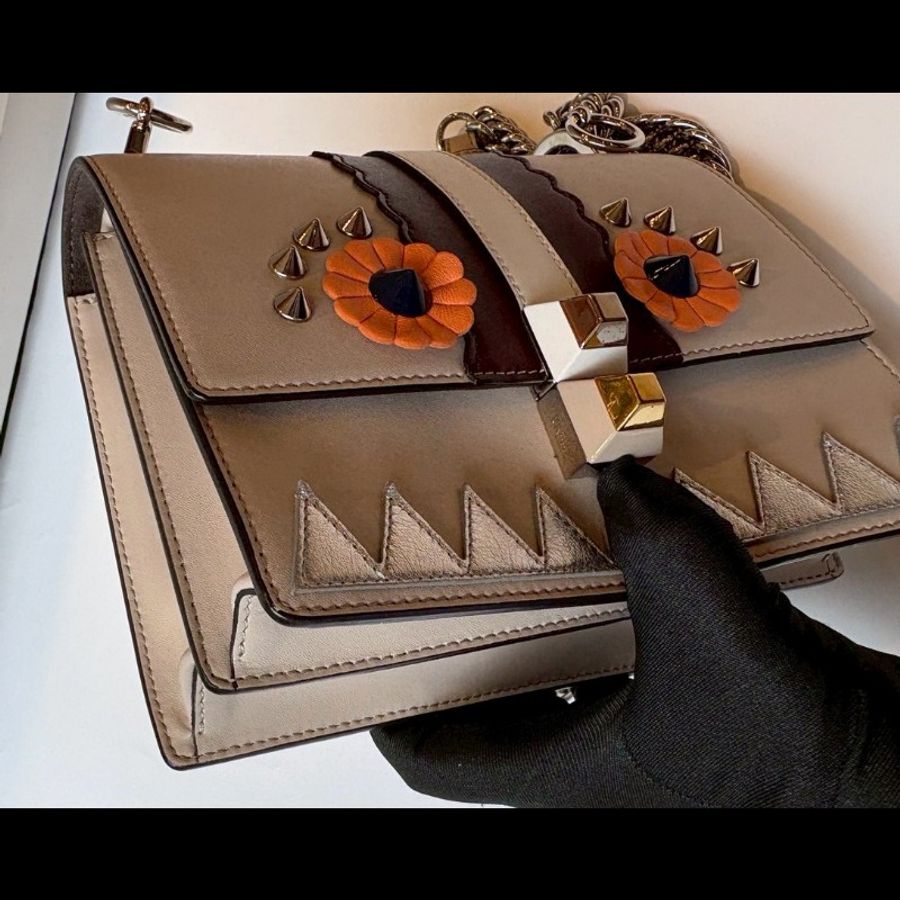 Fendi 銀鍊怪物系列 Kan I 口蓋兩用包-7