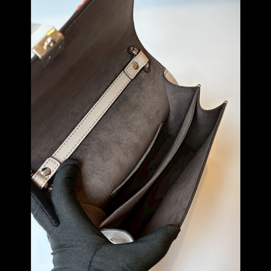 Fendi 銀鍊怪物系列 Kan I 口蓋兩用包-20