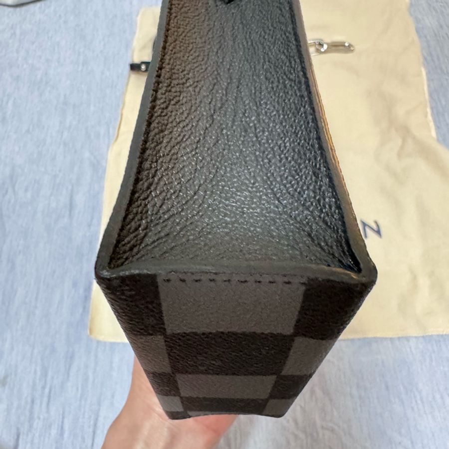 Louis Vuitton LV 日落系列 限定款黑色棋盤格琴譜包 Sac plat XS-10