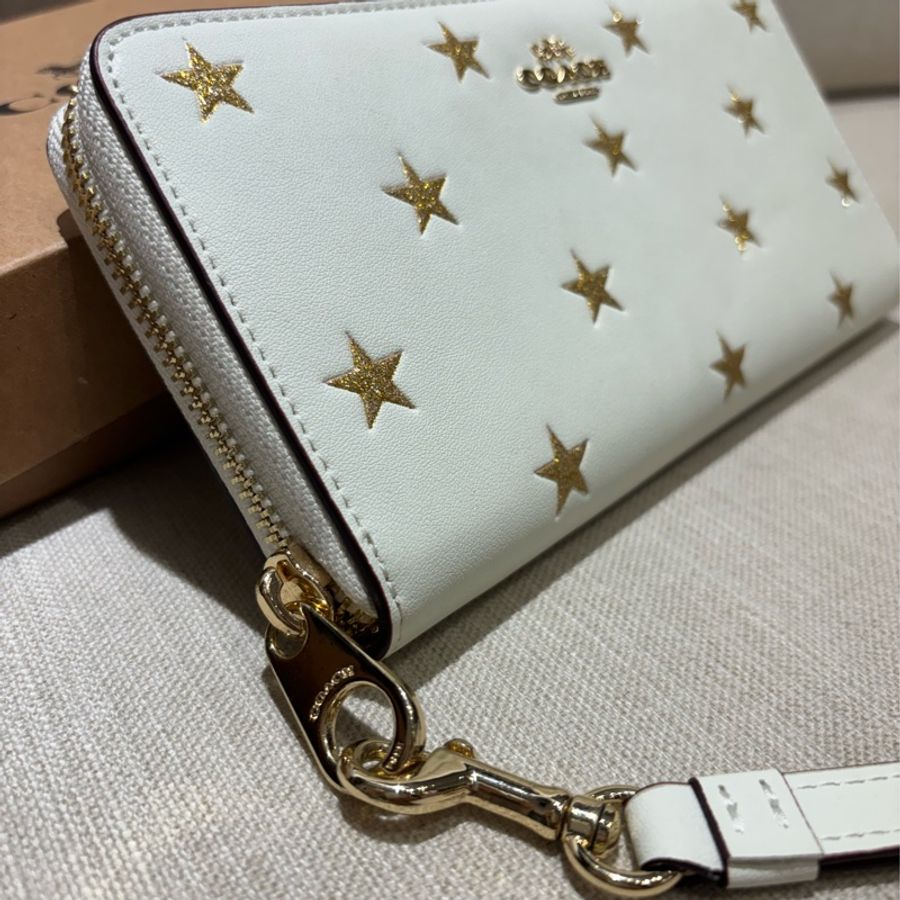 COACH 經典馬車LOGO 金色星星印花圖案 12卡拉鍊長夾 白色-4