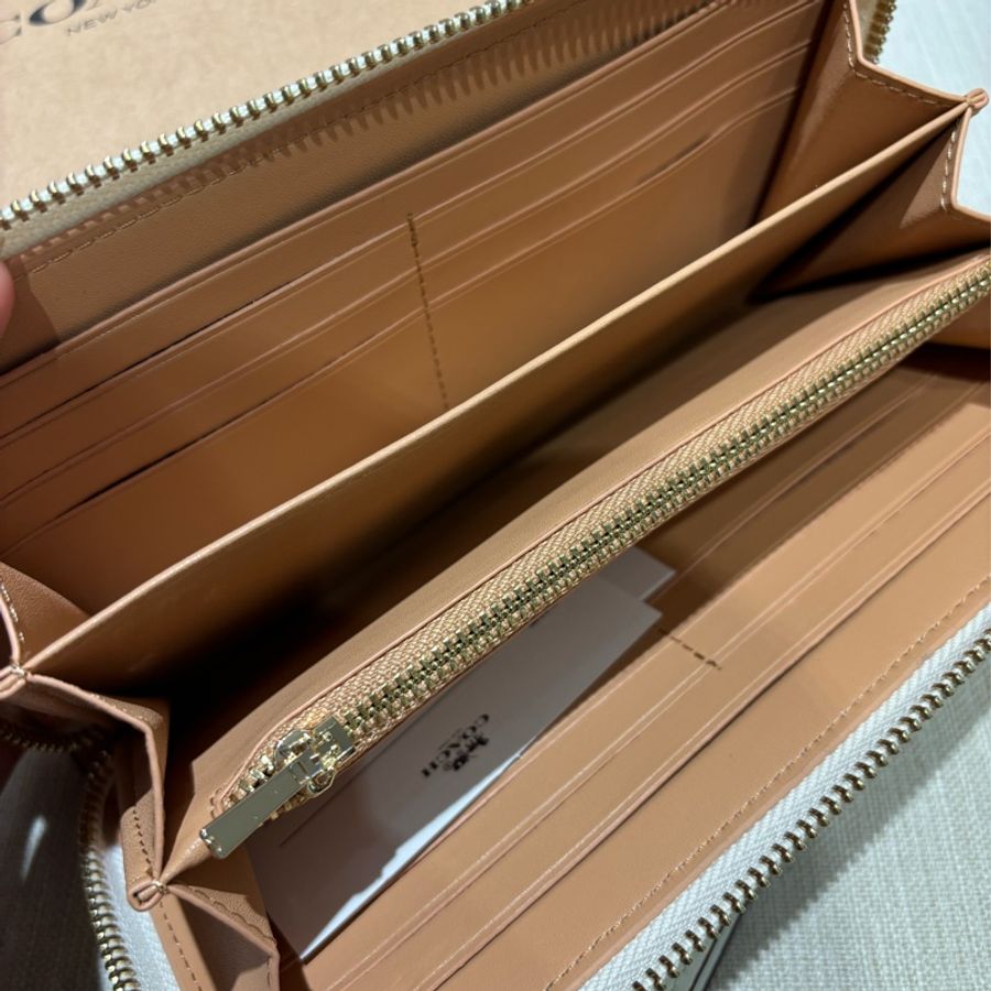 COACH 經典馬車LOGO 金色星星印花圖案 12卡拉鍊長夾 白色-7