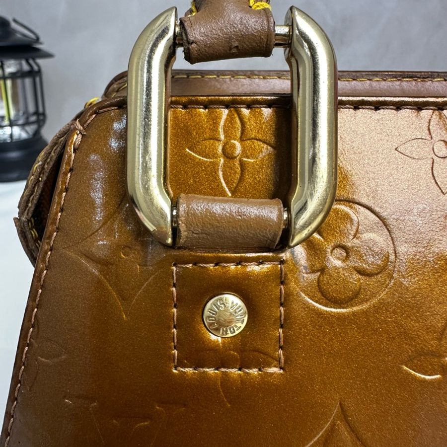 Louis Vuitton 亮面漆皮手提包-21