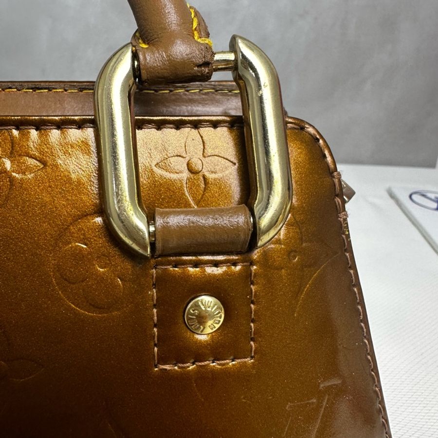 Louis Vuitton 亮面漆皮手提包-22