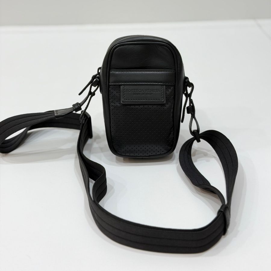 Bottega Veneta BV 黑色 手機袋 手機包 相機包 斜背包 肩背包 側背包 小廢包 腰包 胸包 胸口包-1