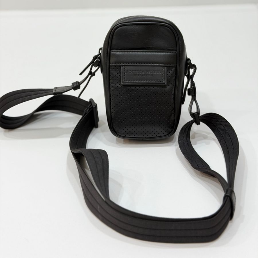 Bottega Veneta BV 黑色 手機袋 手機包 相機包 斜背包 肩背包 側背包 小廢包 腰包 胸包 胸口包-2