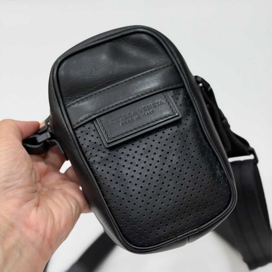 Bottega Veneta BV 黑色 手機袋 手機包 相機包 斜背包 肩背包 側背包 小廢包 腰包 胸包 胸口包-5