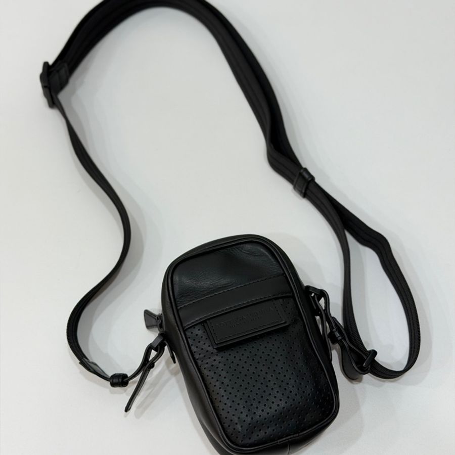 Bottega Veneta BV 黑色 手機袋 手機包 相機包 斜背包 肩背包 側背包 小廢包 腰包 胸包 胸口包-6