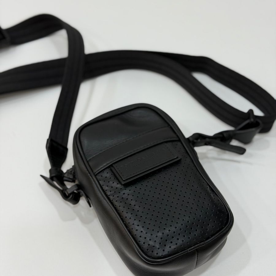 Bottega Veneta BV 黑色 手機袋 手機包 相機包 斜背包 肩背包 側背包 小廢包 腰包 胸包 胸口包-11