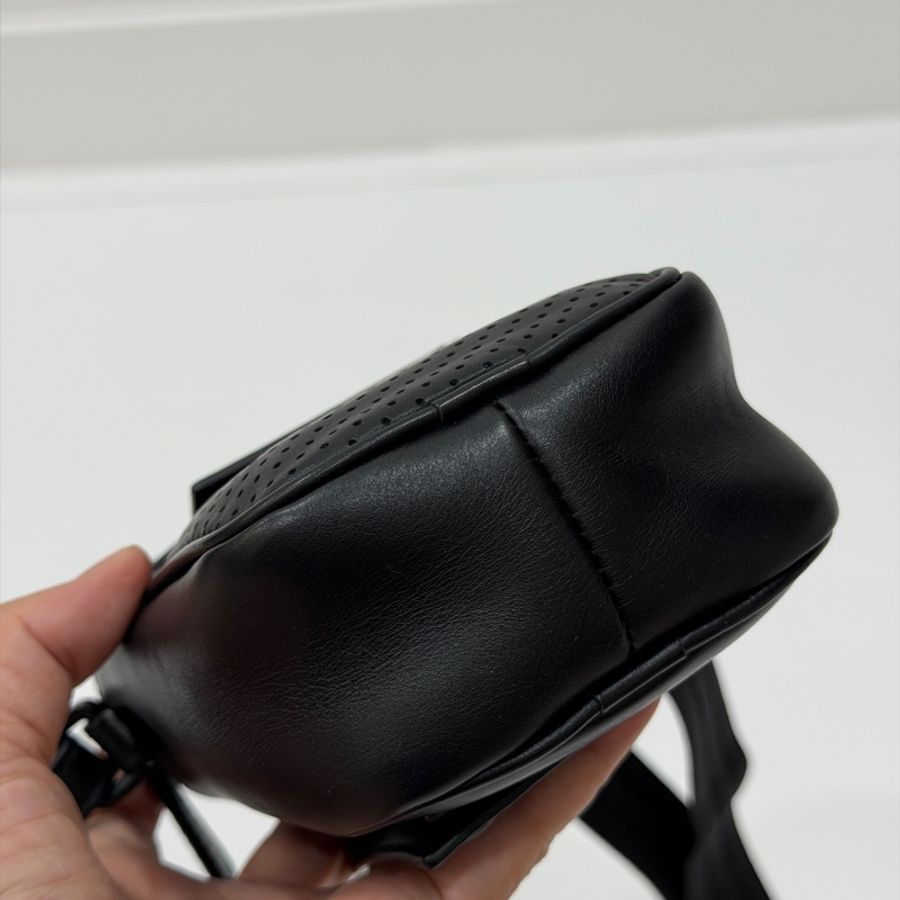 Bottega Veneta BV 黑色 手機袋 手機包 相機包 斜背包 肩背包 側背包 小廢包 腰包 胸包 胸口包-13