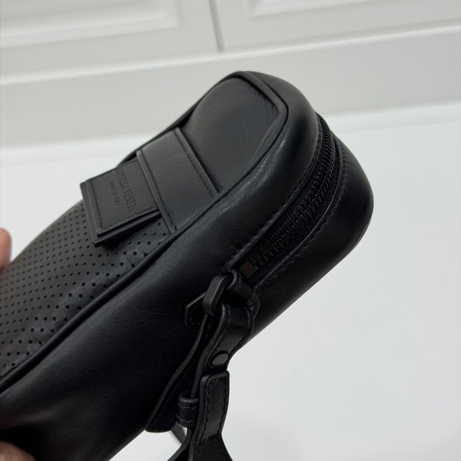 Bottega Veneta BV 黑色 手機袋 手機包 相機包 斜背包 肩背包 側背包 小廢包 腰包 胸包 胸口包-15