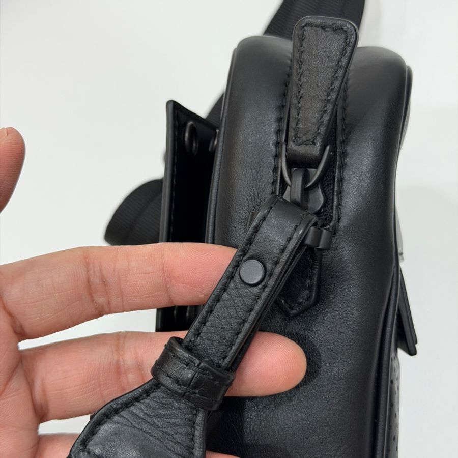Bottega Veneta BV 黑色 手機袋 手機包 相機包 斜背包 肩背包 側背包 小廢包 腰包 胸包 胸口包-19