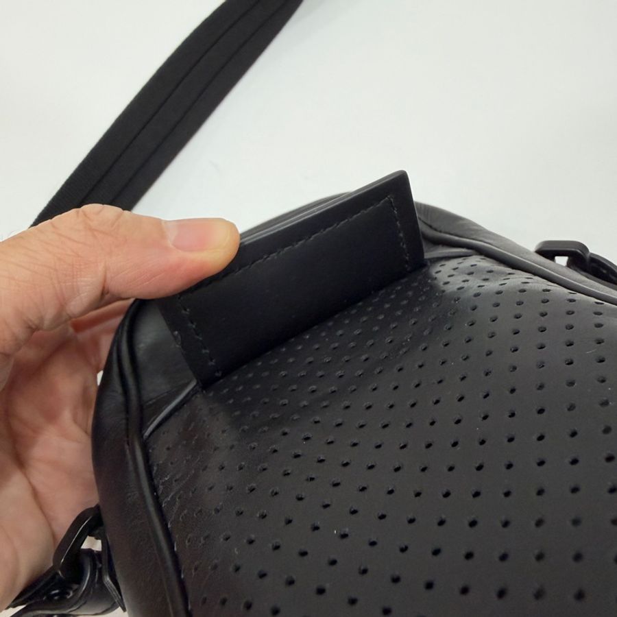 Bottega Veneta BV 黑色 手機袋 手機包 相機包 斜背包 肩背包 側背包 小廢包 腰包 胸包 胸口包-24