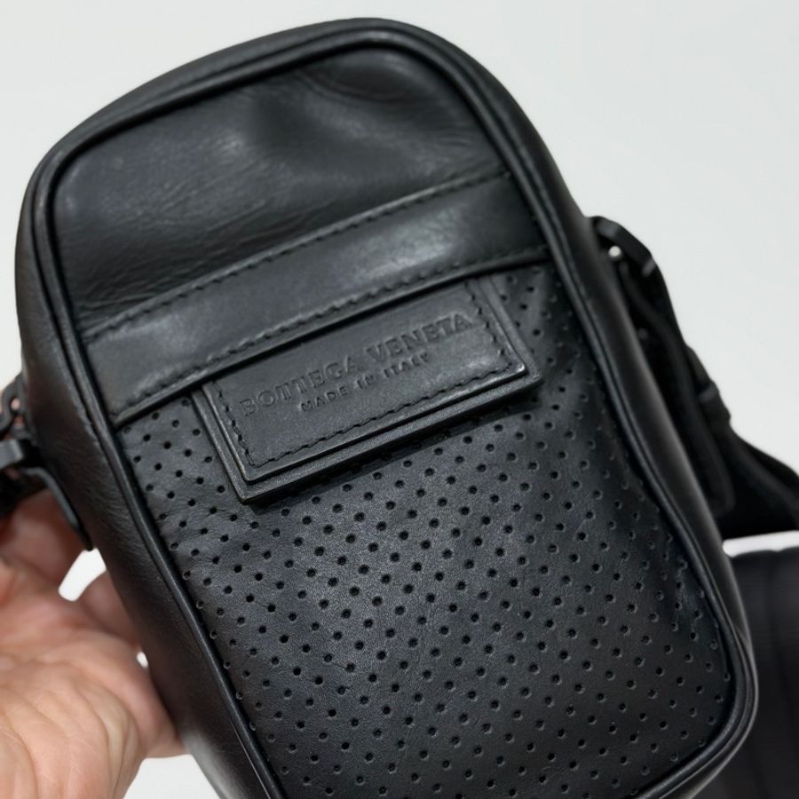 Bottega Veneta BV 黑色 手機袋 手機包 相機包 斜背包 肩背包 側背包 小廢包 腰包 胸包 胸口包-25