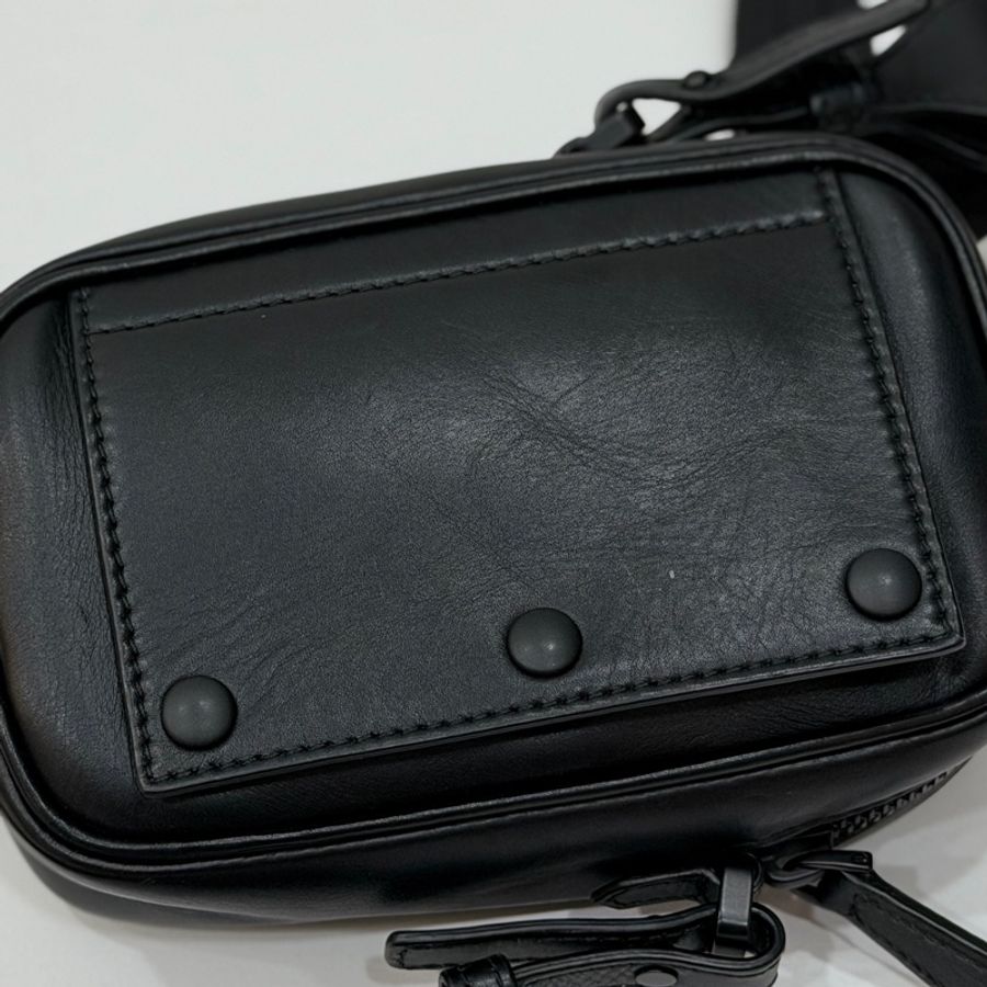 Bottega Veneta BV 黑色 手機袋 手機包 相機包 斜背包 肩背包 側背包 小廢包 腰包 胸包 胸口包-27