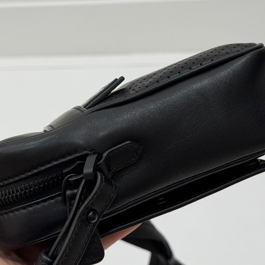 Bottega Veneta BV 黑色 手機袋 手機包 相機包 斜背包 肩背包 側背包 小廢包 腰包 胸包 胸口包-28