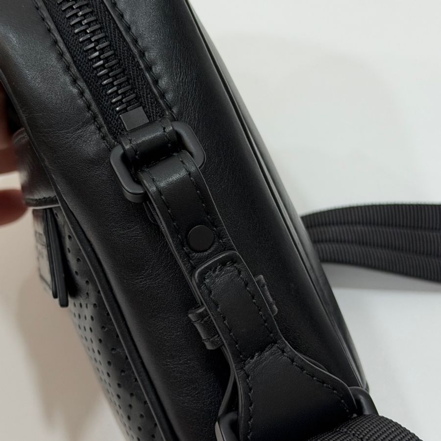 Bottega Veneta BV 黑色 手機袋 手機包 相機包 斜背包 肩背包 側背包 小廢包 腰包 胸包 胸口包-30