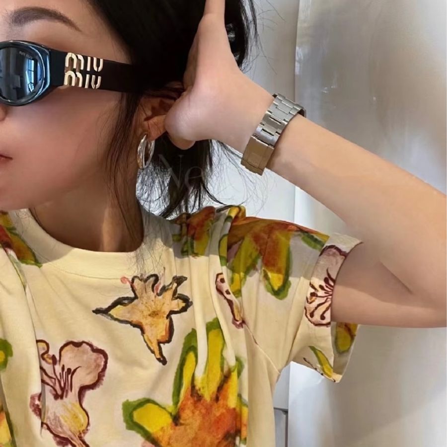 近全新Miumiu 基本款經典爆款黑金logo黑框小臉太陽眼鏡 墨鏡-13