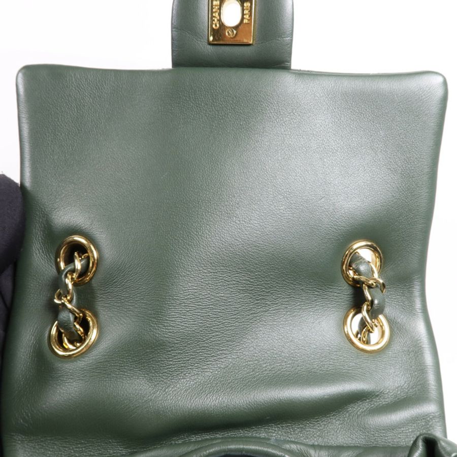 CHANEL 羊皮皮革Backpack金扣鏈帶背包-11