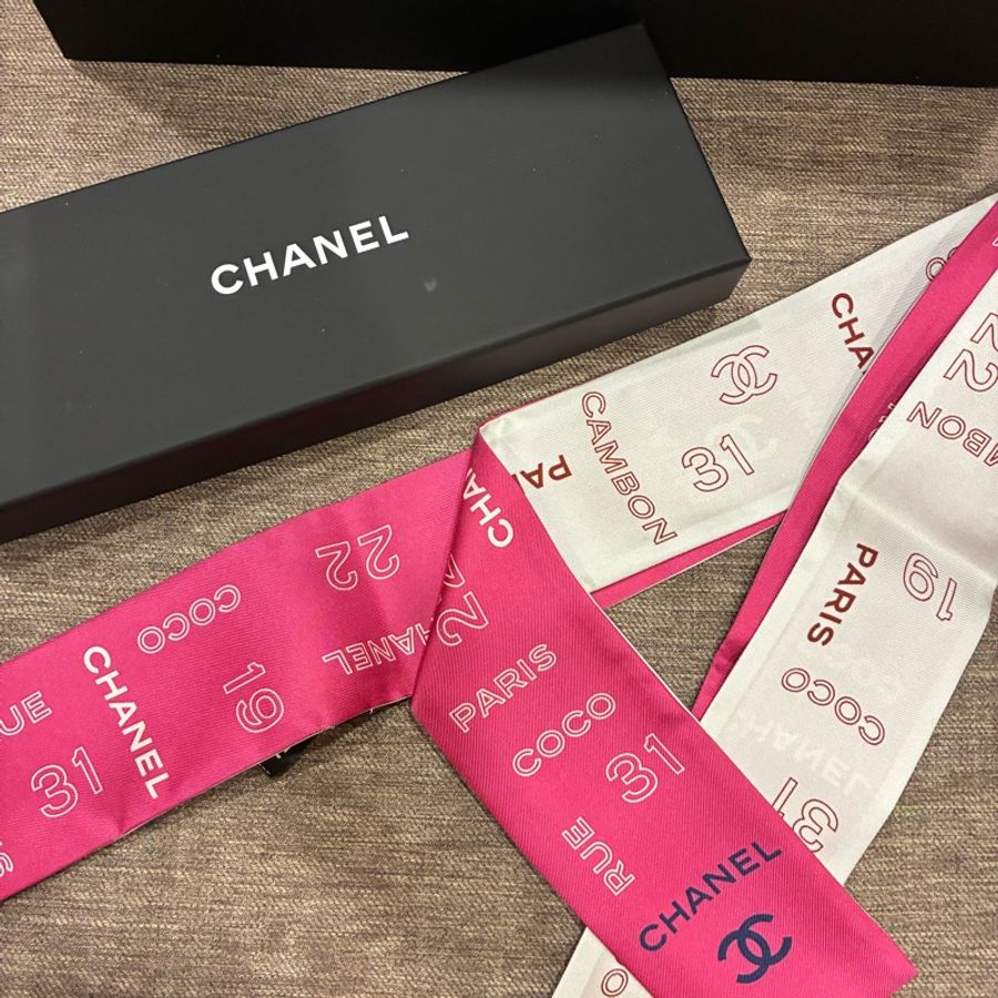香奈兒Chanel 2025年品牌專屬生日禮🎁粉/白雙色twilly全新-0