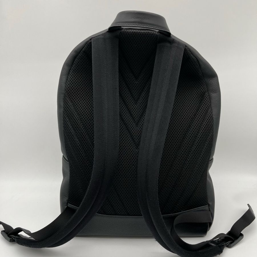 「JL精品代購」Lv全黑粒面小牛皮亞光金屬雙肩包-2