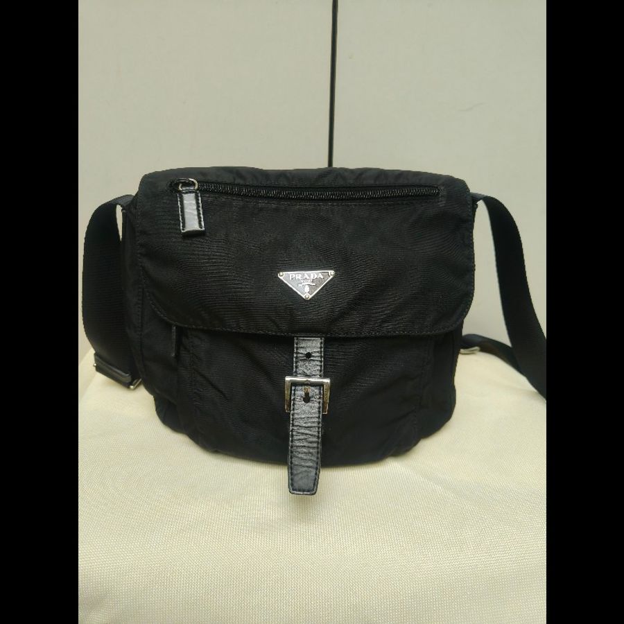 ‼️年中慶降價‼️創新低價只到6/21🎁(原16800)㊣✨PRADA✨普拉達 黑色 輕量 帆布 皮革 單釦 掀蓋式 郵差包 肩背包 斜背包 /二手包/二手精品/保證正品🌳二手樹屋🌳-1