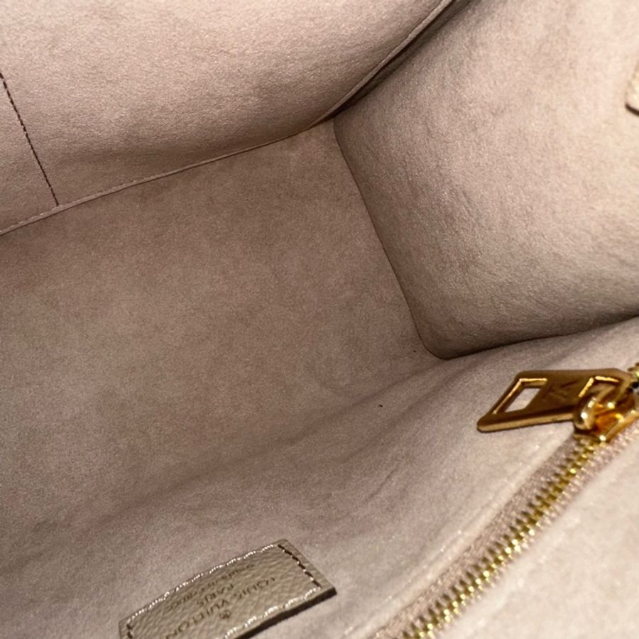 LV M45779 奶茶色牛皮壓紋in the go 斜背背 pm-36