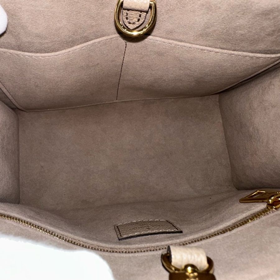 LV M45779 奶茶色牛皮壓紋in the go 斜背背 pm-38