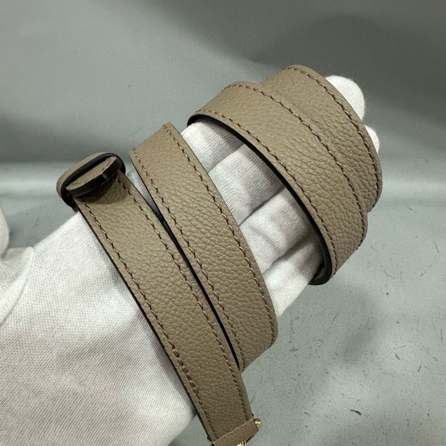 LV M45779 奶茶色牛皮壓紋in the go 斜背背 pm-49