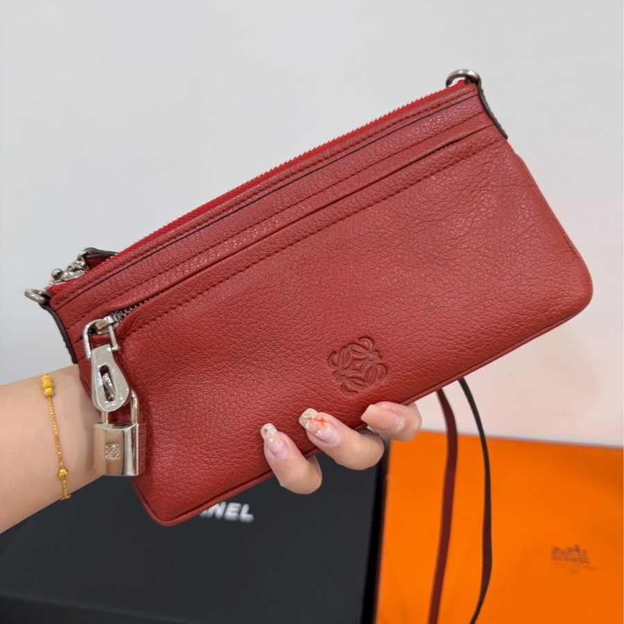 LOEWE Anagram 迷你 紅色 鎖頭 牛皮 斜背包 側背包 肩背包 側背包 長夾 皮夾 錢包 手拿包 晚宴包-0