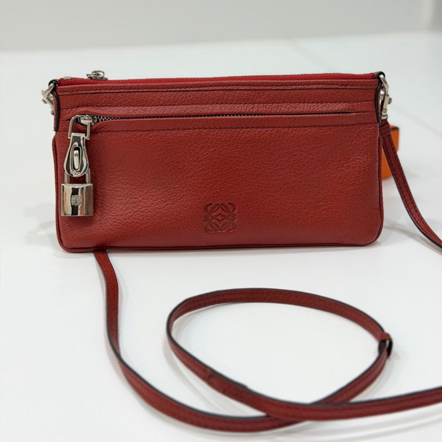 LOEWE Anagram 迷你 紅色 鎖頭 牛皮 斜背包 側背包 肩背包 側背包 長夾 皮夾 錢包 手拿包 晚宴包-3