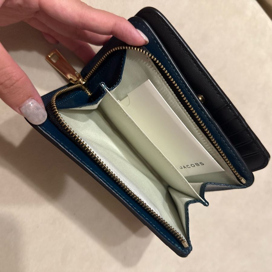 MARC JACOBS The Leather Top Zip Multi Wallet-12