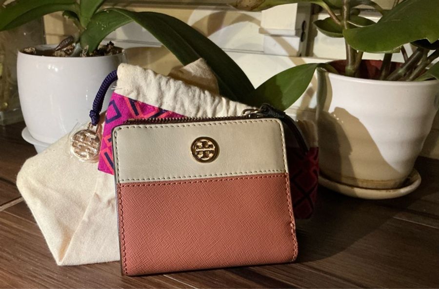Tory Burch Robinson 撞色迷你錢包限量粉色-0