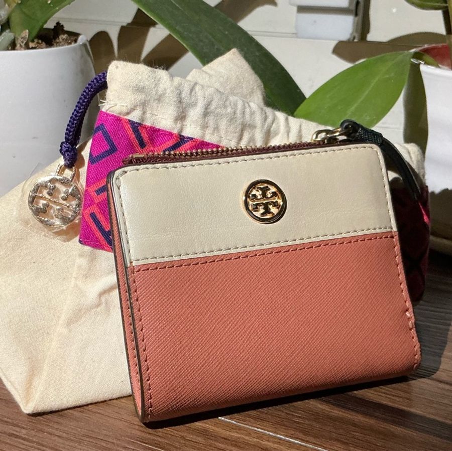 Tory Burch Robinson 撞色迷你錢包限量粉色-6