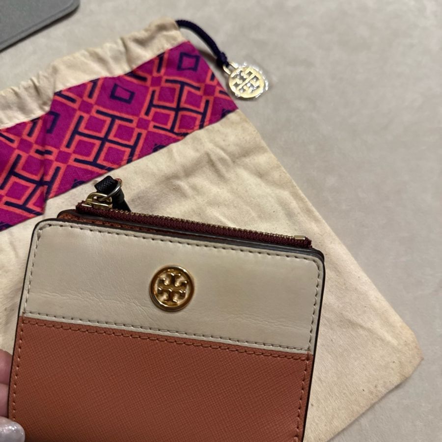 Tory Burch Robinson 撞色迷你錢包限量粉色-14