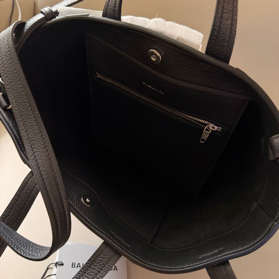 Balenciaga EVERYDAY SMALL NORTH-SOUTH SHOULDER TOTE BAG-9