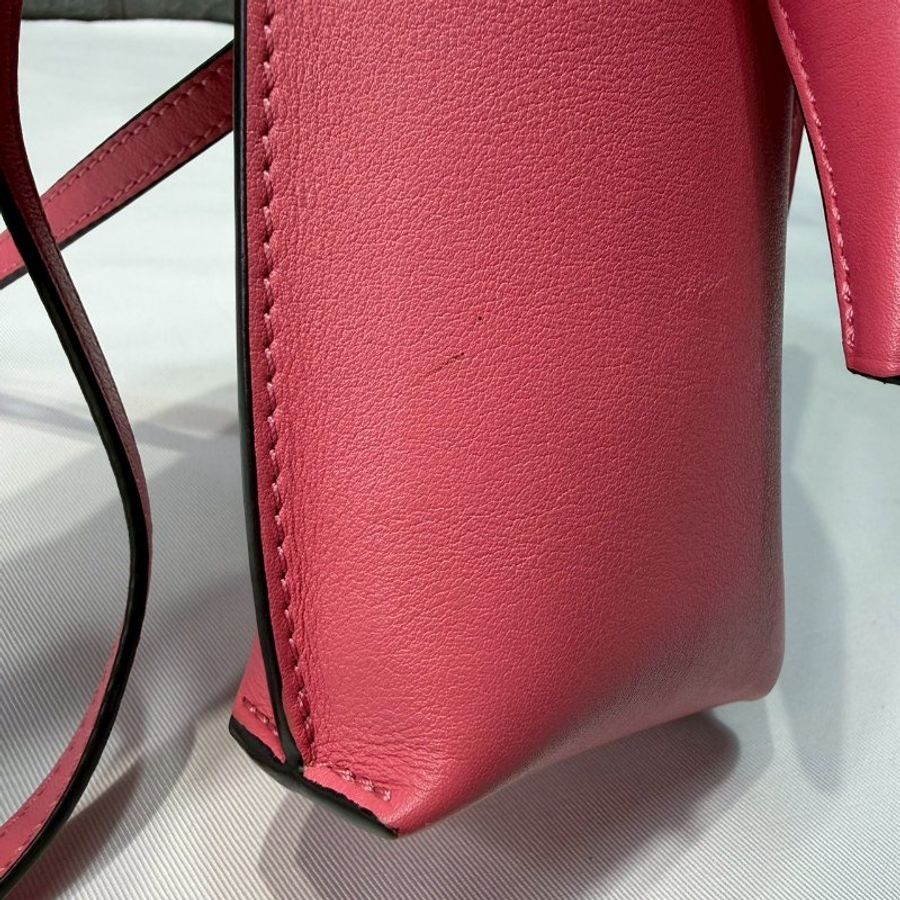 LOEWE 粉色大象手機包-6