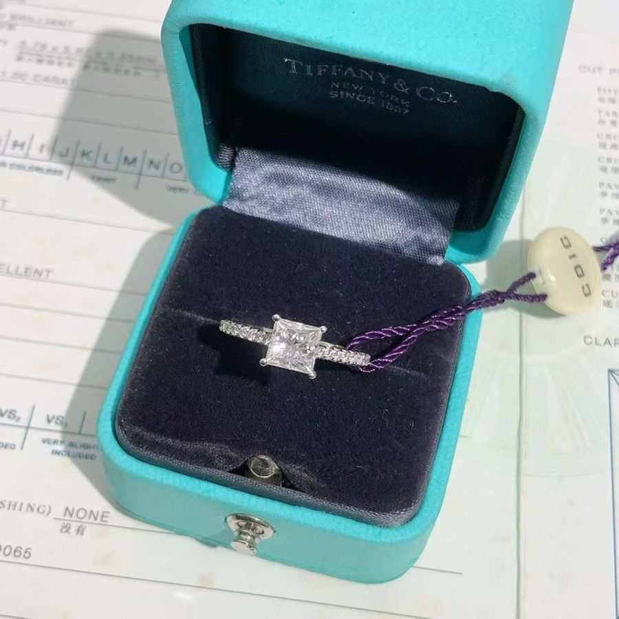 Tiffany1克拉方鑽豪華鑲嵌鑽戒51號,2018年購入-0