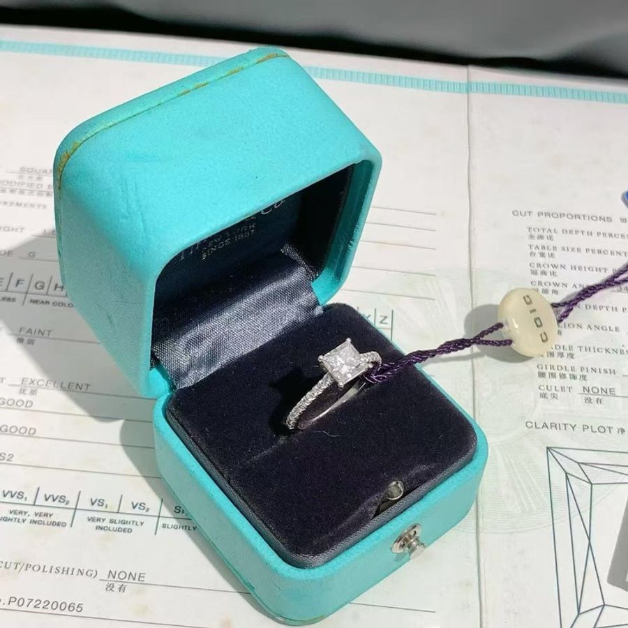 Tiffany1克拉方鑽豪華鑲嵌鑽戒51號,2018年購入-6