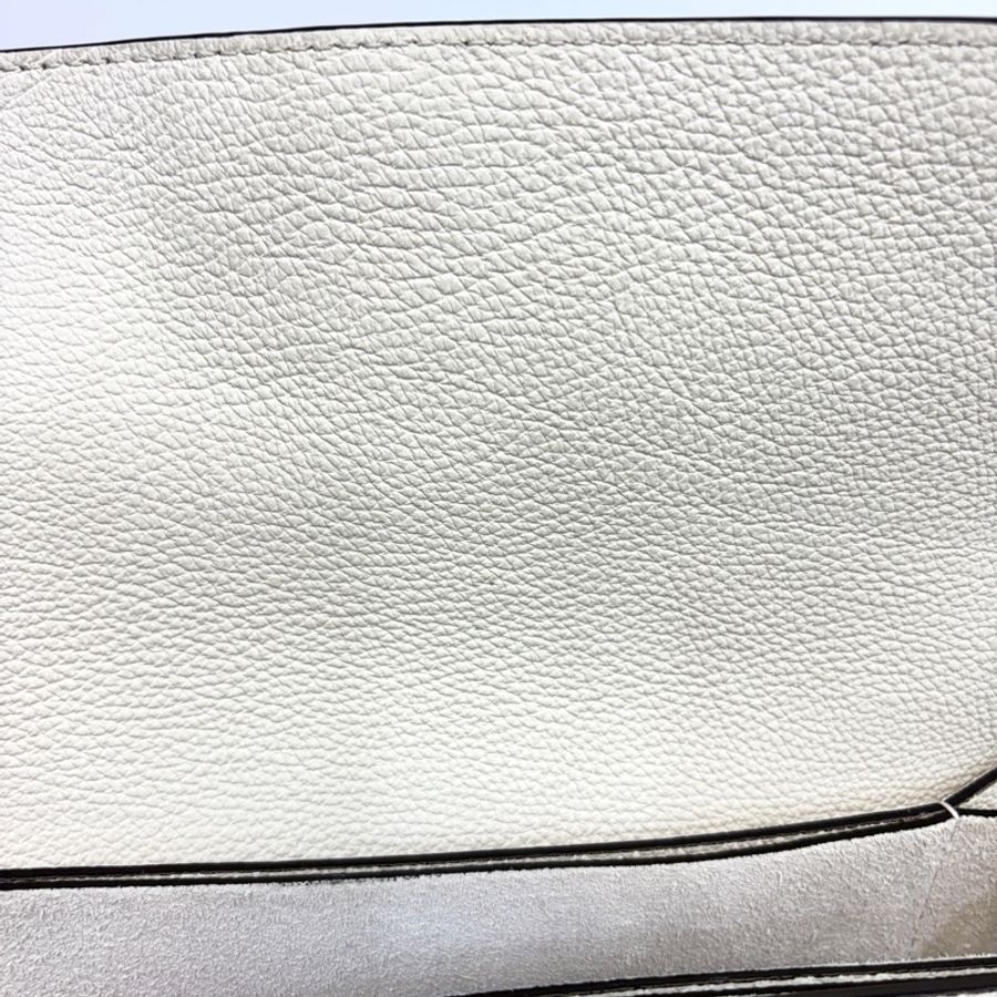 GUCCI牛皮白色插釦下蓋側背包362971-13