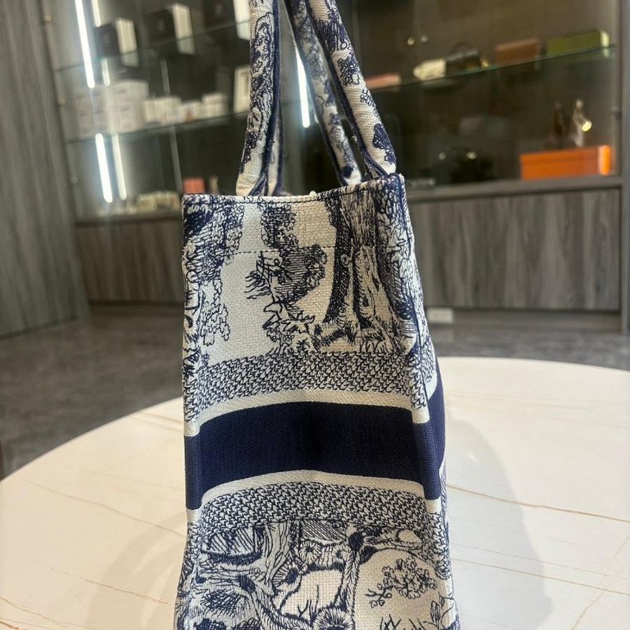 *SHIHNA名牌精品*DIOR 迪奧BOOK TOT刺繡 中號手袋-2