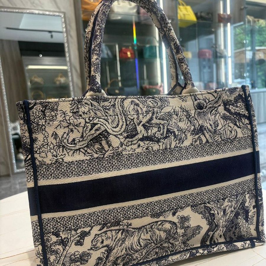 *SHIHNA名牌精品*DIOR 迪奧BOOK TOT刺繡 中號手袋-3