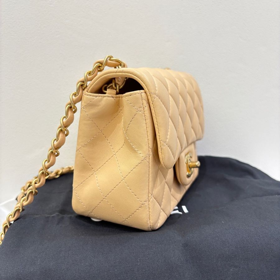Chanel 奶茶色羊皮方胖子-1