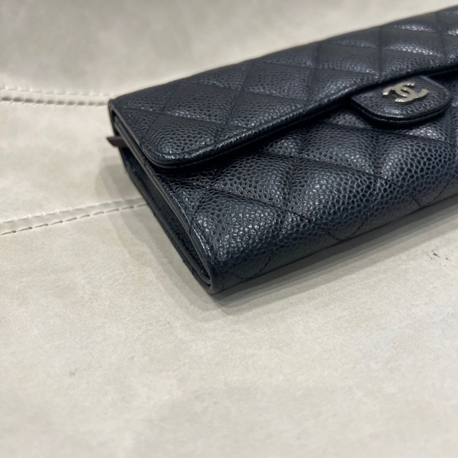 Chanel黑荔枝銀釦下蓋長夾-4