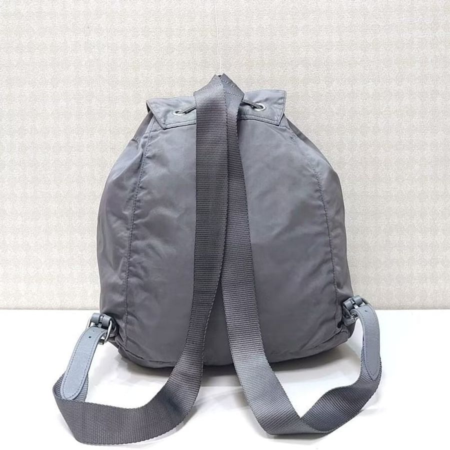 【LA LUNE】絕版古董品 Prada 銀灰色銀標雙肩包 後背包 背囊 中古包 二手包-2